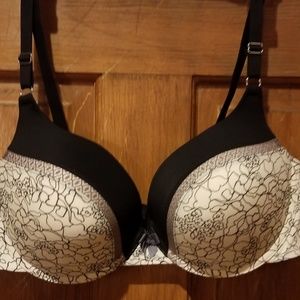 Lily of France Bra 38C NWOT